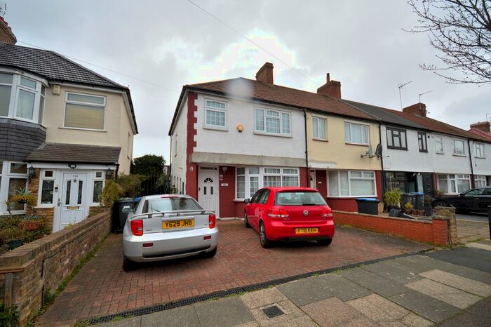 3 Bedroom End Of Terrace House To Rent In New Park Avenue, London, N13