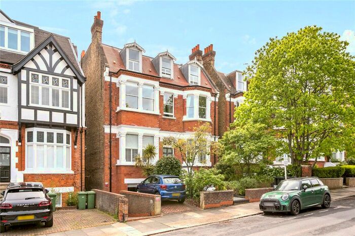 3 Bedroom Flat To Rent In Kings Road, Richmond, Surrey, TW10