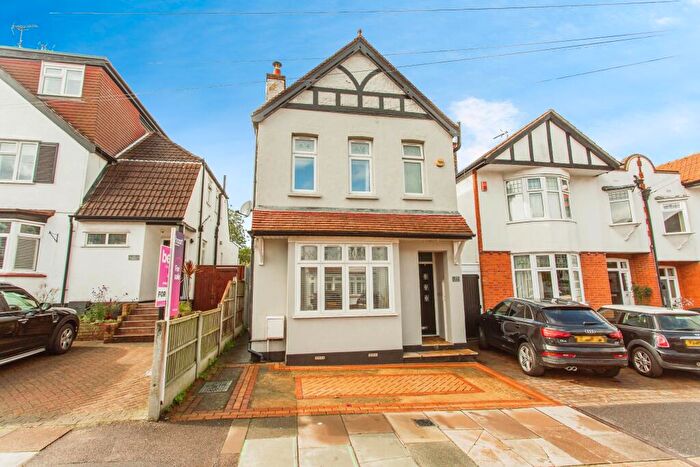 4 Bedroom Detached House For Sale In Kingswood Chase, Leigh-on-Sea, Essex, SS9