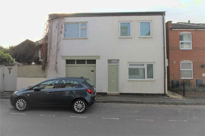 3 Bedroom Town House To Rent In Upper Bath Street, Cheltenham, GL50