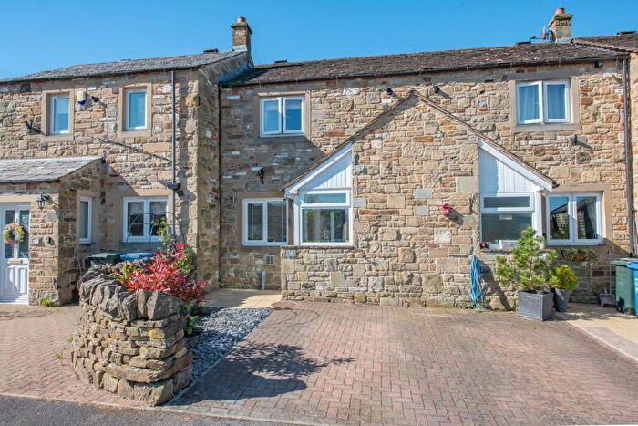 2 Bedroom Town House For Sale In Rosemount Court, Sutton In Craven, North Yorkshire, BD20