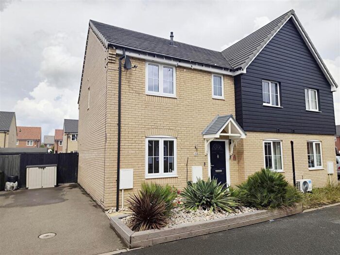 3 Bedroom Semi-Detached House For Sale In Spencer Road, Crowland, Peterborough, PE6