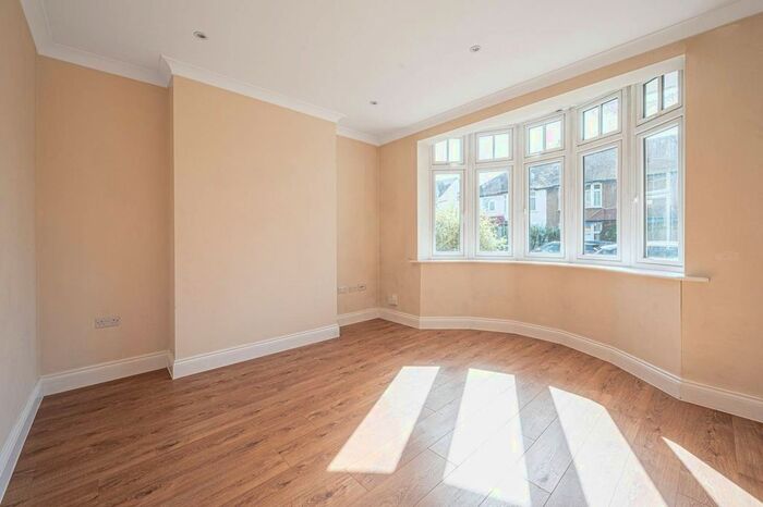 4 Bedroom Property To Rent In Hillside Crescent, Enfield, EN2