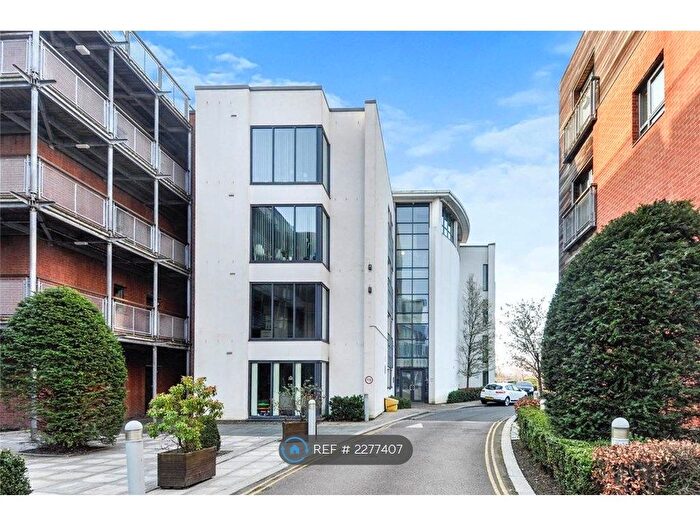 2 Bedroom Flat To Rent In Wilmslow Road, Manchester, M20