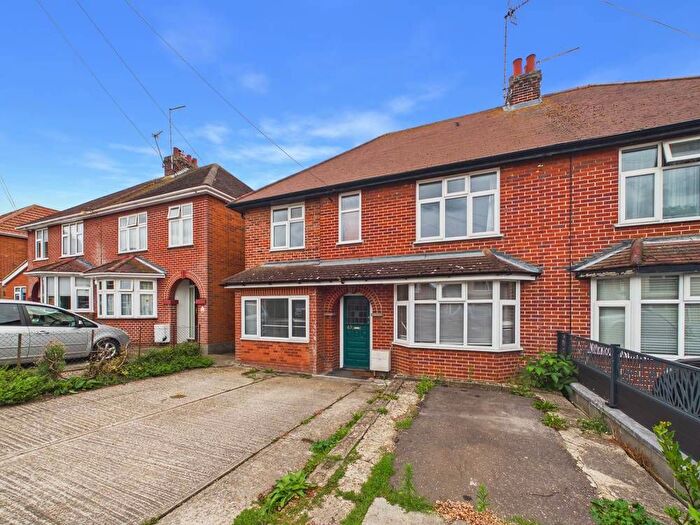 5 Bedroom End Terrace House To Rent In Smythies Avenue, Colchester, Essex, CO1