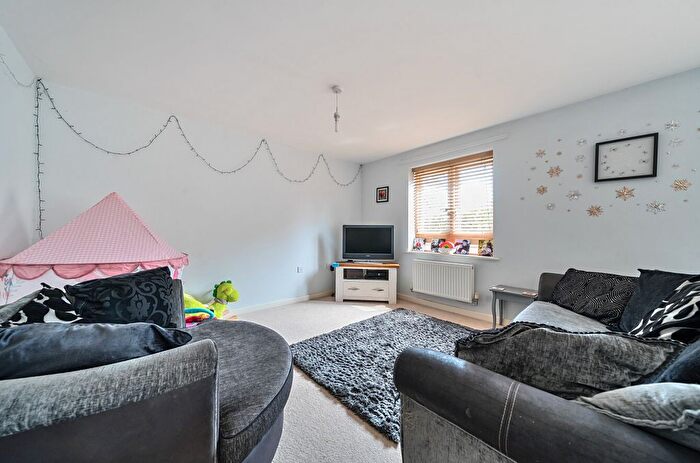 2 Bedroom Flat For Sale In Old Common Close, Birdham, PO20