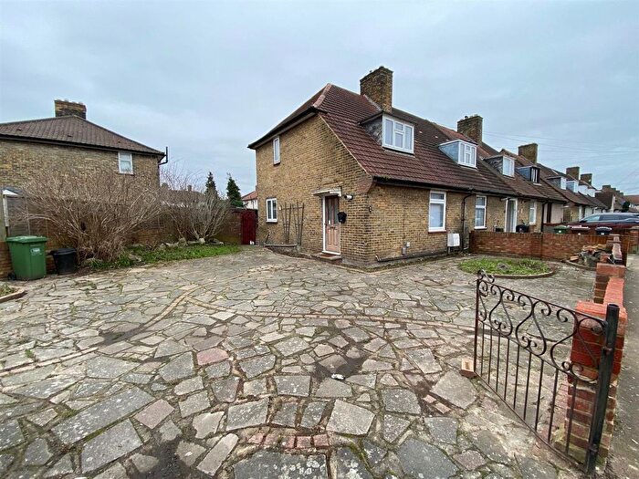 2 Bedroom End Terrace House For Sale In Church Elm Lane, Dagenham, RM10