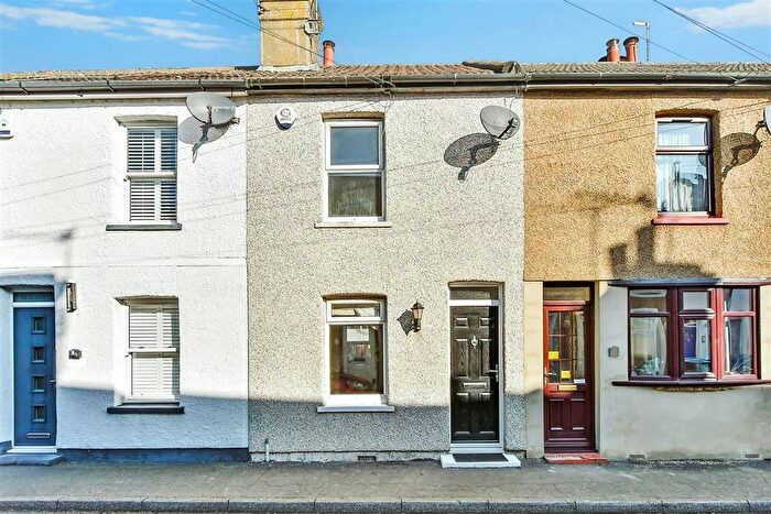 3 Bedroom Terraced House For Sale In Station Road, Meopham, Kent, DA13