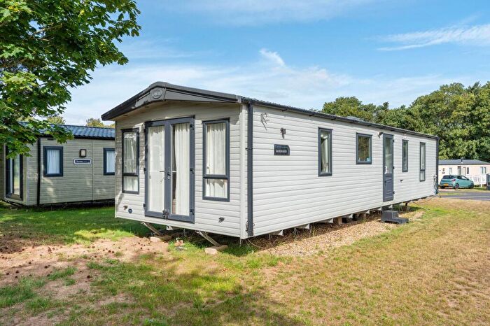3 Bedroom Park Home For Sale In Beccles Road, Fritton, NR31