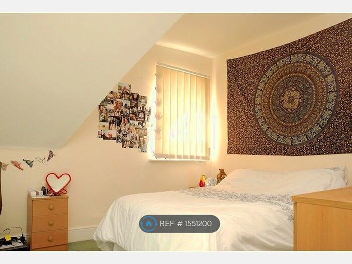 5 Bedroom End Of Terrace House To Rent In Denison Road, Manchester, M14