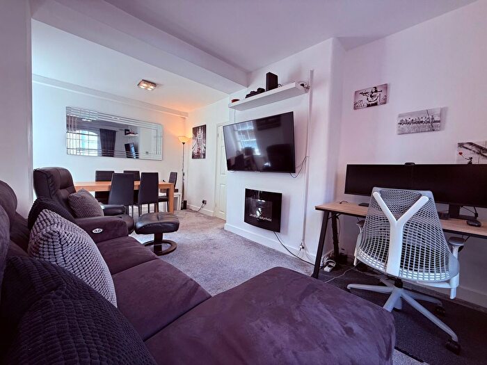 1 Bedroom Flat To Rent In Enfield Cloisters, Fanshaw Street, London, N1