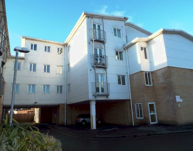 Flat To Rent In Point - Castlepoint Bournemouth, BH8