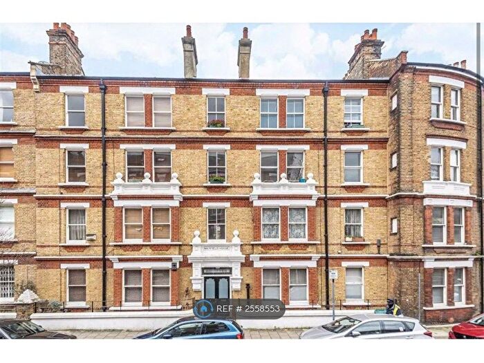 2 Bedroom Flat To Rent In Mayfield House, London, SW2