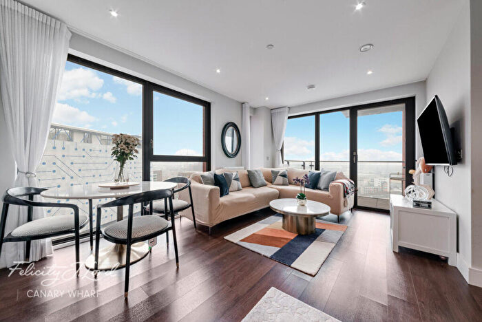 3 Bedroom Apartment For Sale In Avalon Point, Silvocea Way, London, E14