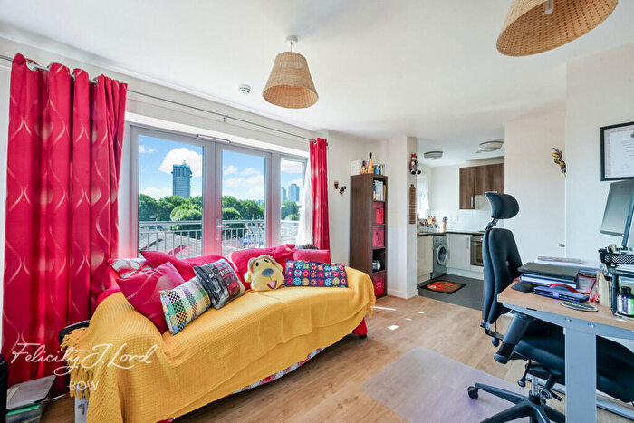 1 Bedroom Apartment For Sale In Thomas Fyre Drive, London, E3