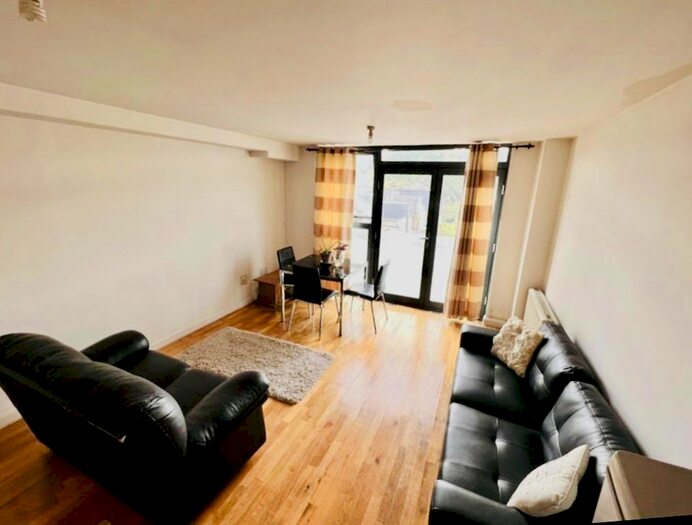 3 Bedroom Flat To Rent In Tyler Street, Greenwich, London, SE10