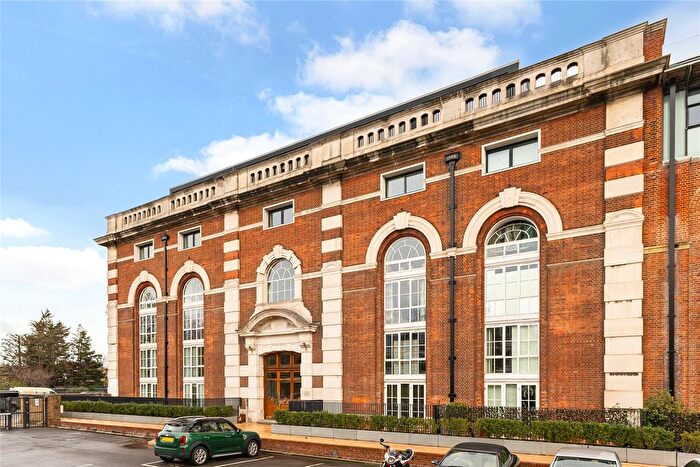 2 Bedroom Flat To Rent In Bazalgette Court, Great West Road, London, W6