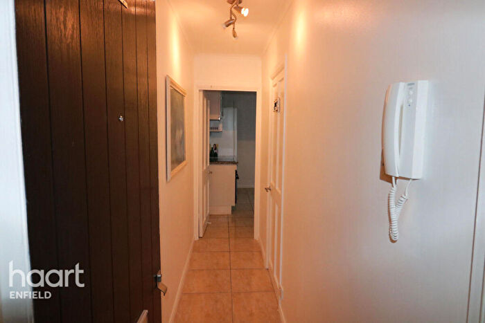 1 Bedroom Semi-Detached House To Rent In Avalon Close, Enfield, EN2