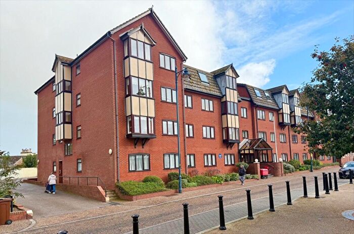 2 Bedroom Flat For Sale In Deneside, Great Yarmouth, NR30