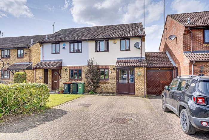 3 Bedroom Semi Detached House For Sale In Millstream Way, Leighton Buzzard, LU7