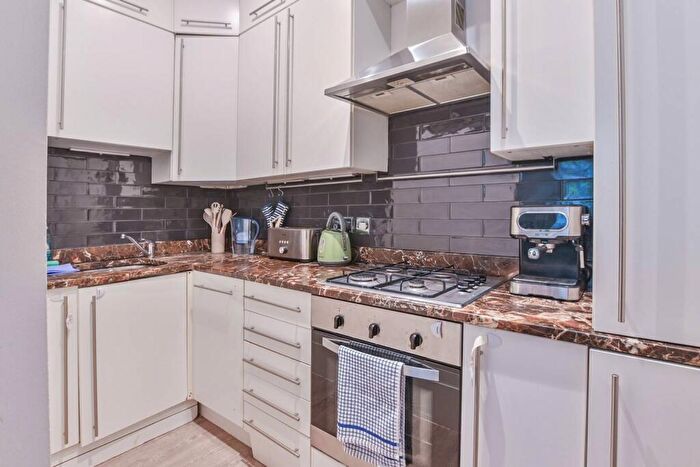 2 Bedroom Flat To Rent In Harley Road, Primrose Hill, London, NW3