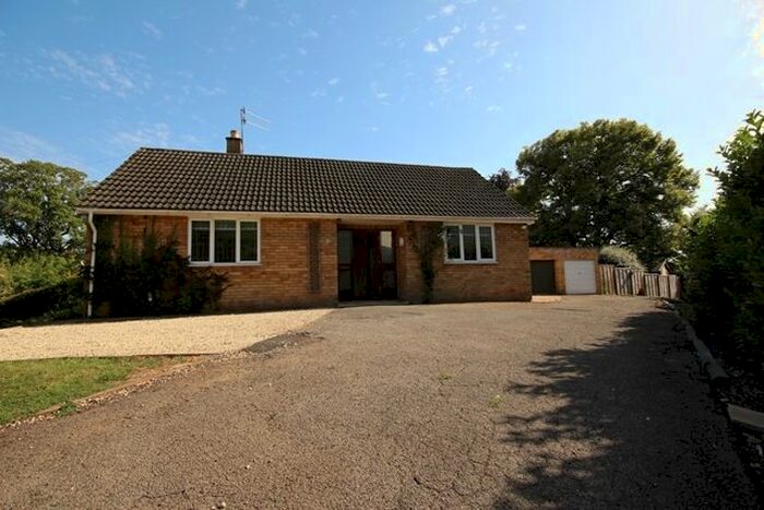 2 Bedroom Bungalow To Rent In Bath Road, Worcester, WR5