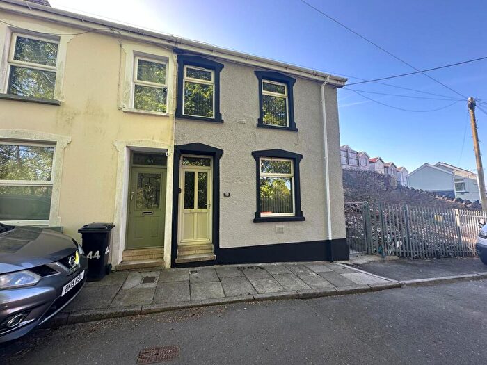 2 Bedroom End Of Terrace House To Rent In Winifred Street, Dowlais, CF48