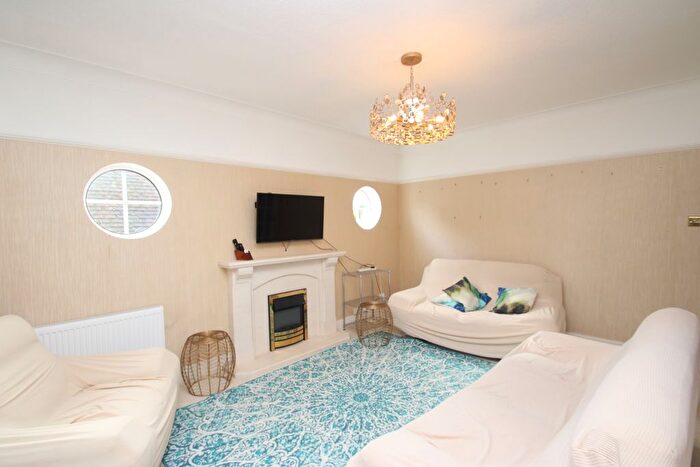 3 Bedroom Property To Rent In Old Farleigh Road, South Croydon, CR2