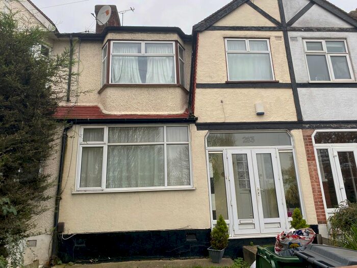 3 Bedroom Detached House To Rent In Larkshall Road, Chingford, London, E4