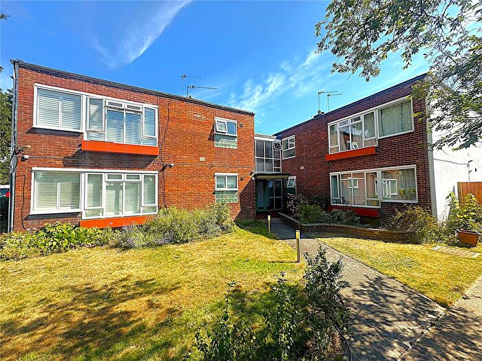 3 Bedroom Flat For Sale In Constance Road, Twickenham, TW2