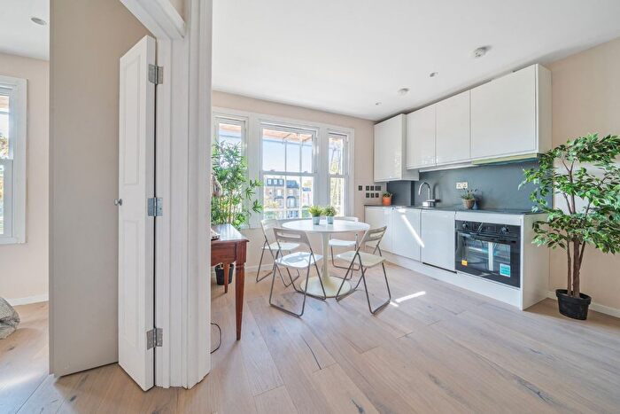 1 Bedroom Flat For Sale In Elsham Road, London, W14