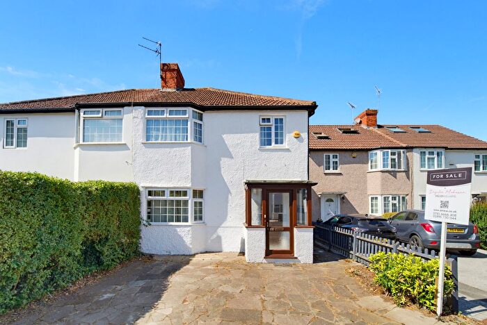 3 Bedroom Semi-Detached House For Sale In Avalon Road, London, W13