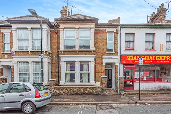 2 Bedroom Maisonette For Sale In Queens Road, Southend-on-Sea, SS1