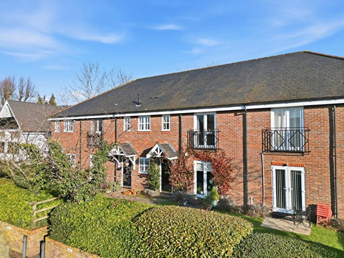 2 Bedroom Maisonette For Sale In Minister Court, Frogmore, St. Albans, AL2