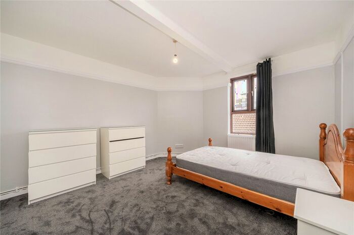 3 Bedroom Flat To Rent In Kintyre Court, New Park Road, London, SW2