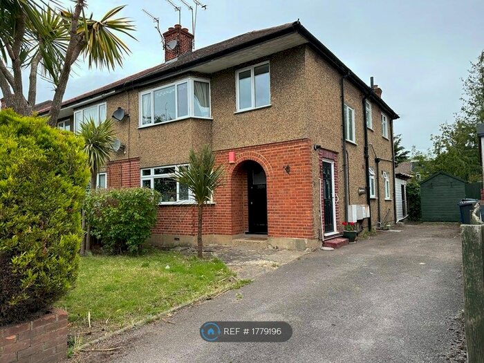 3 Bedroom Flat To Rent In Windsor Road, Barnet, EN5