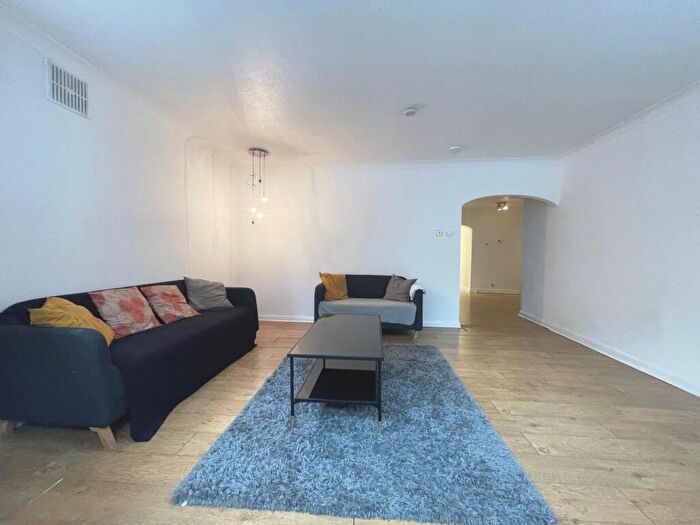 3 Bedroom Flat To Rent In Christchurch Avenue, Kilburn, NW6