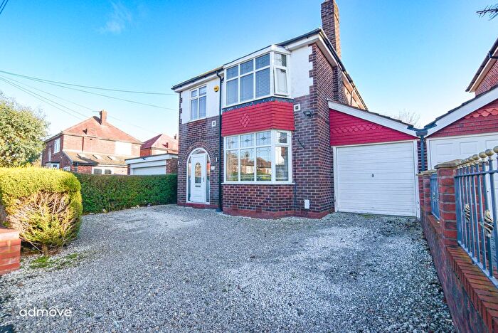 3 Bedroom Link Detached House For Sale In Preesall Avenue, Heald Green, SK8