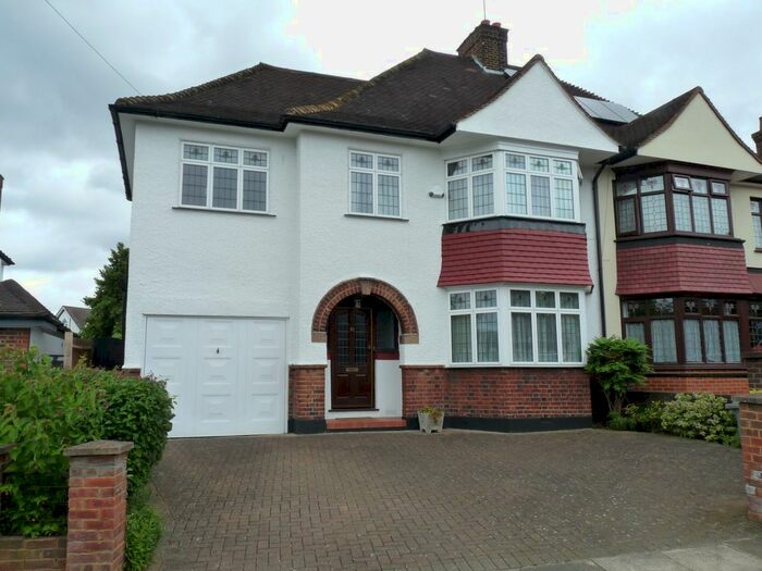 4 Bedroom Semi-Detached House To Rent In Ilmington Road, Mount Stewart, HA3