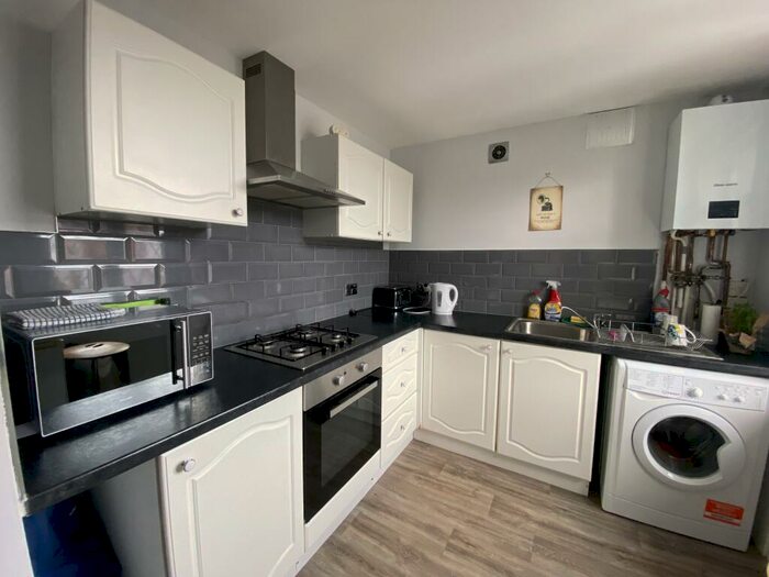 2 Bedroom Apartment To Rent In Parkwood Road, Bournemouth, BH5