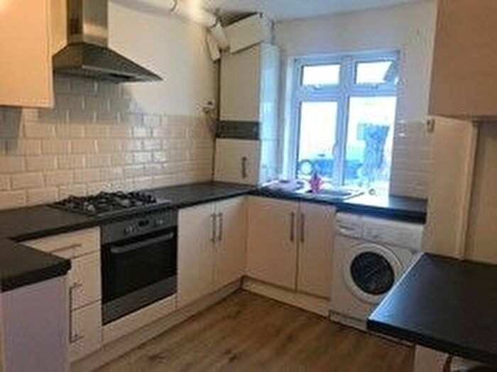 5 Bedroom Semi Detached House To Rent In North Road, West Drayton, UB7