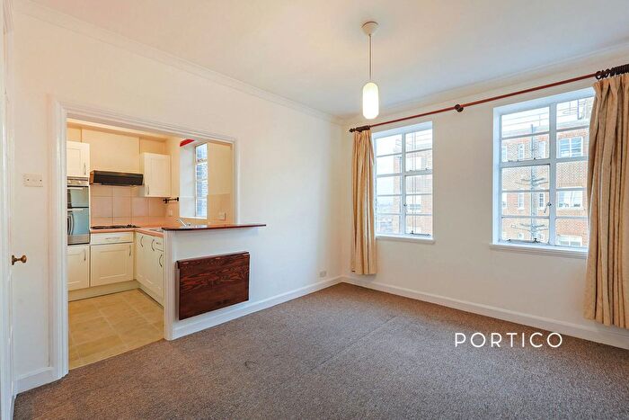 Studio To Rent In Hamlet Gardens, London, W6