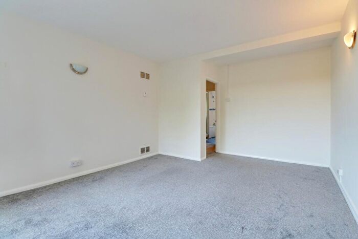 2 Bedroom Apartment To Rent In Lubbock Road, Chislehurst, Kent, BR7