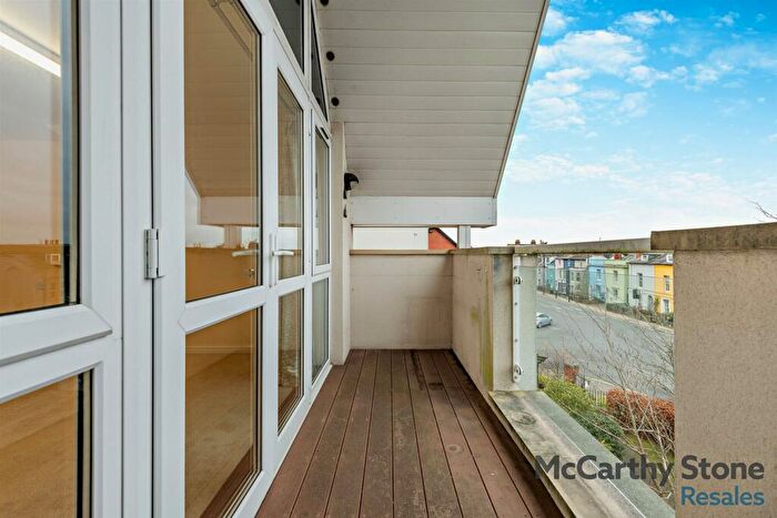 2 Bedroom Apartment For Sale In Farringford Court, Avenue Road, Lymington, Hampshire, SO41