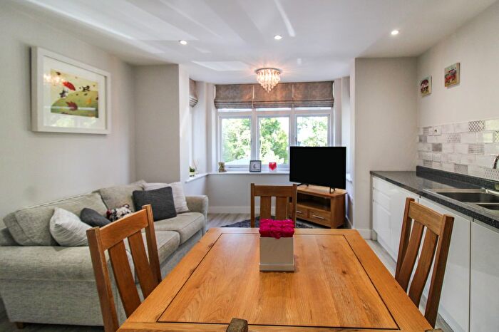 1 Bedroom Flat For Sale In Harwood House, Farnborough, GU14