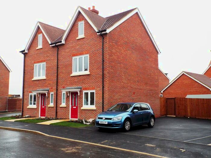 3 Bedroom House To Rent In Berryfields, HP18