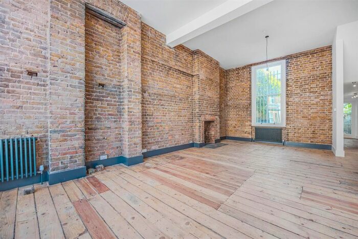 2 Bedroom Flat To Rent In Mozart Street, West Kilburn, London, W10