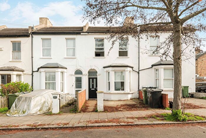 3 Bedroom Terraced House For Sale In Cambria Road, London, SE5