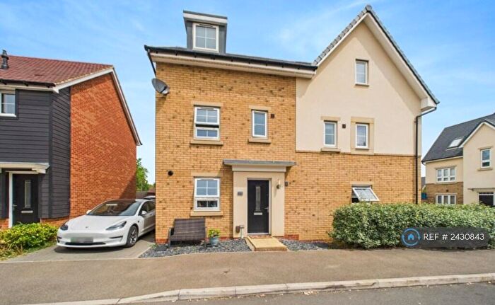 4 Bedroom Semi-Detached House To Rent In Knights Way, St. Ives, PE27