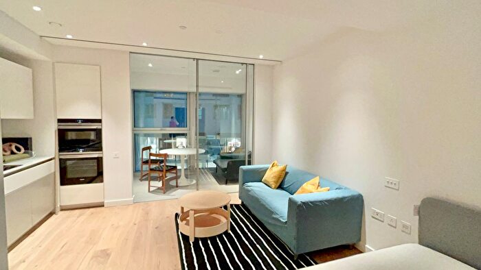 Studio To Rent In Electric Boulevard, London, SW11
